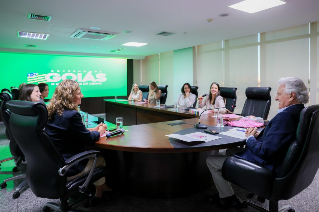 Caiado assina termo de cooperação com Instituto Natura para fortalecer programa Goiás Todo Rosa