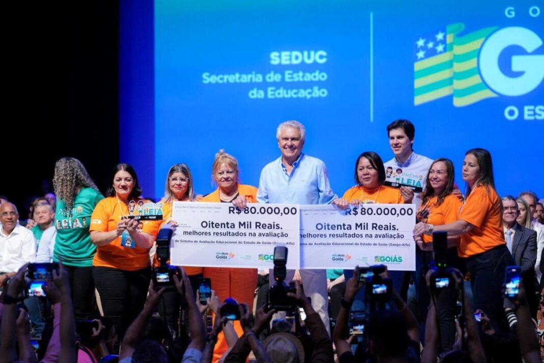Ronaldo Caiado fortalece educação e garante bônus de R$ 40 mil a professores em Goiás