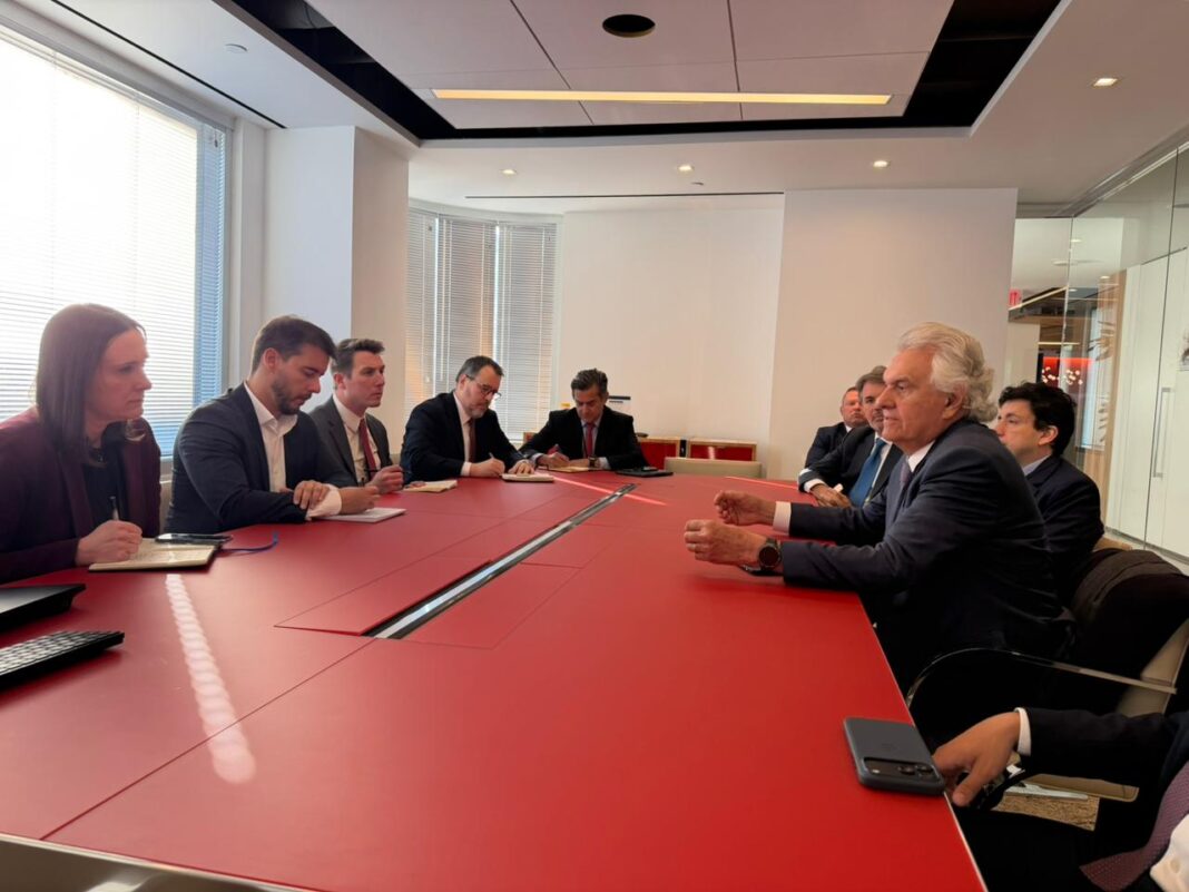 Caiado retorna dos EUA com avanços em negociações sobre IA, data centers e minerais críticos